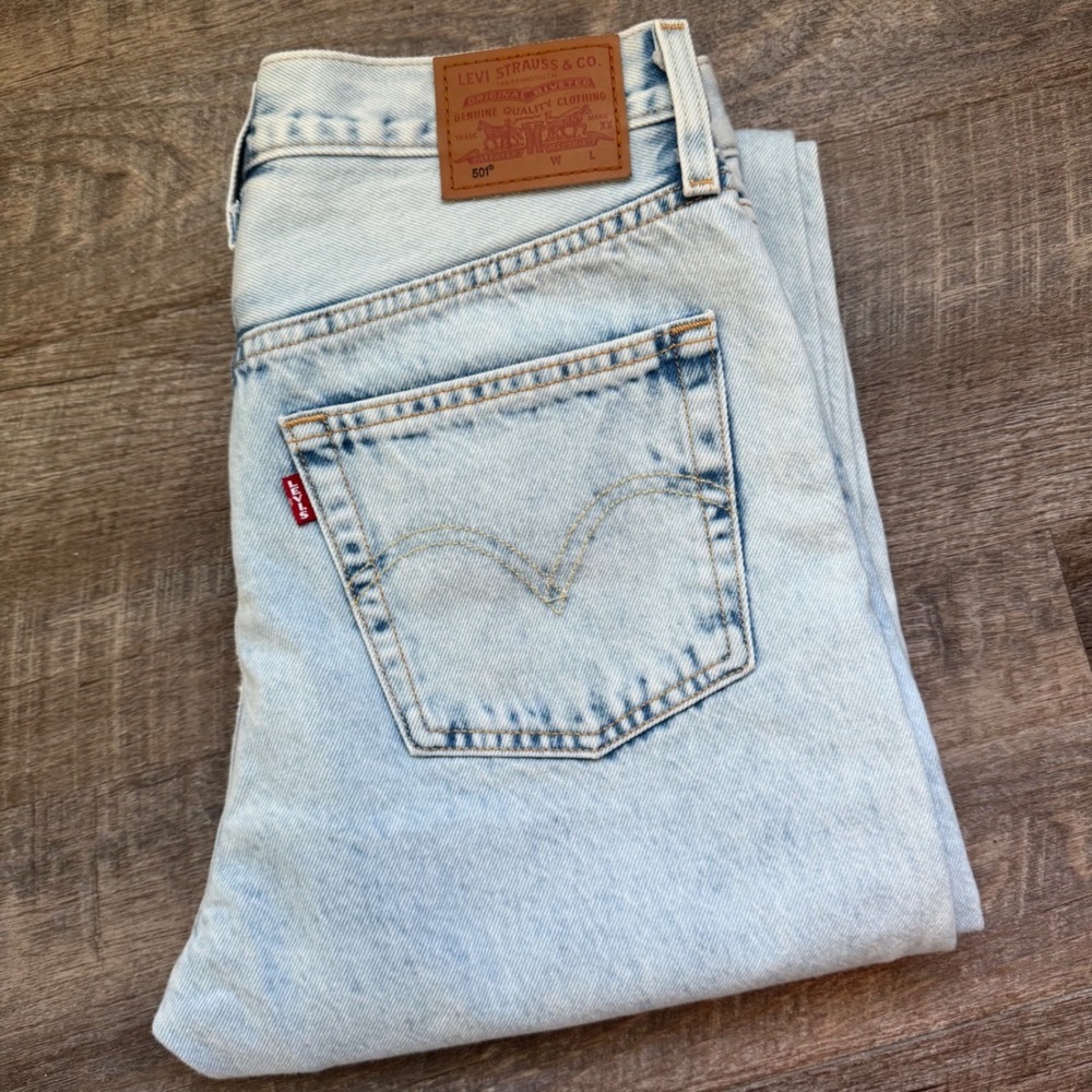 Levis Premium 501 Original Jeans 28 Straight Light Wash Blue Button Fly